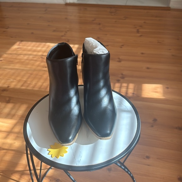 Brand new just fabulous ankle boot size 8.5. - Picture 5 of 6